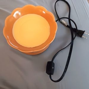 Electric wax warmer, daisy design